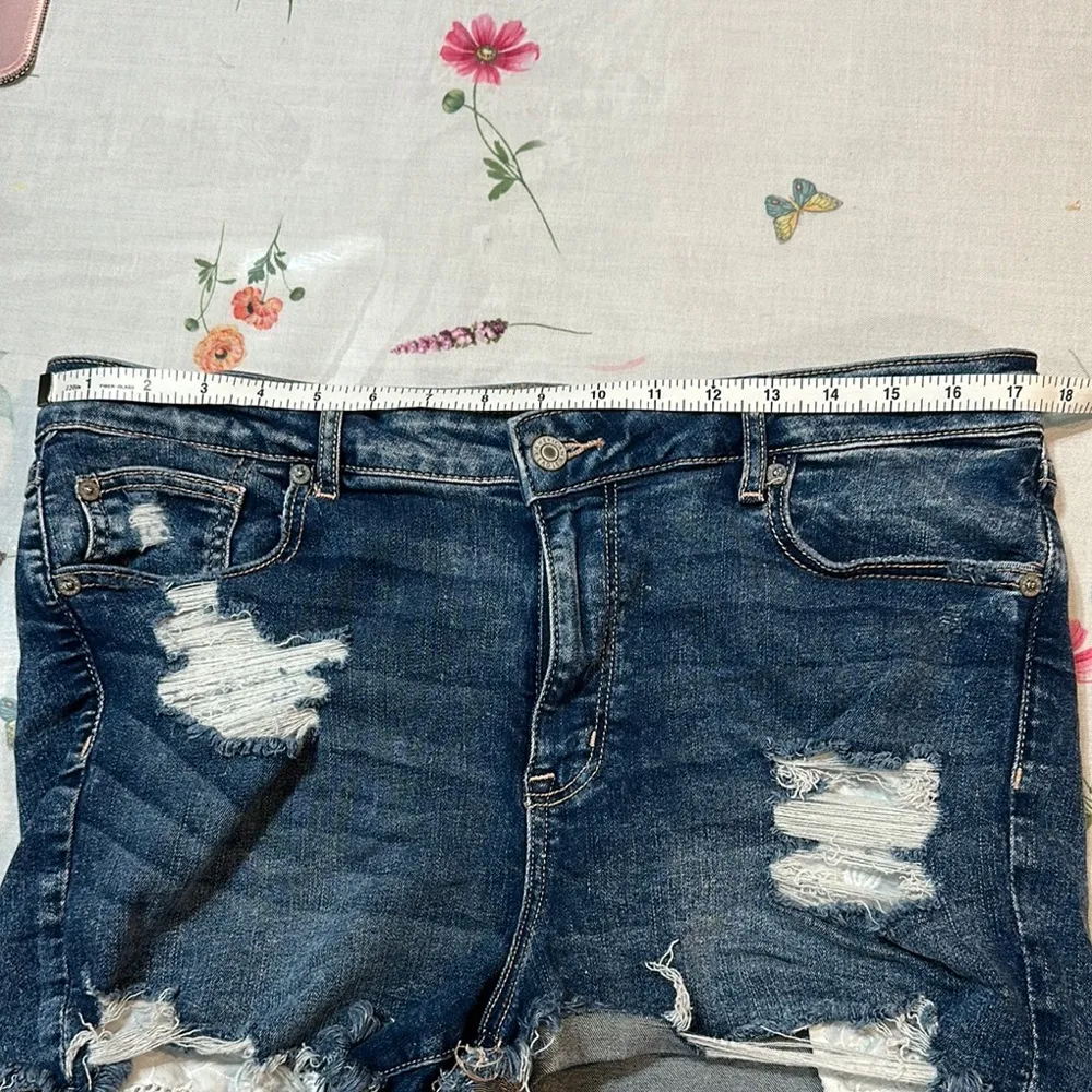 American Eagle hi-rise shortie Blue Jean Shorts High-Waisted Frayed size 16 - Image 7