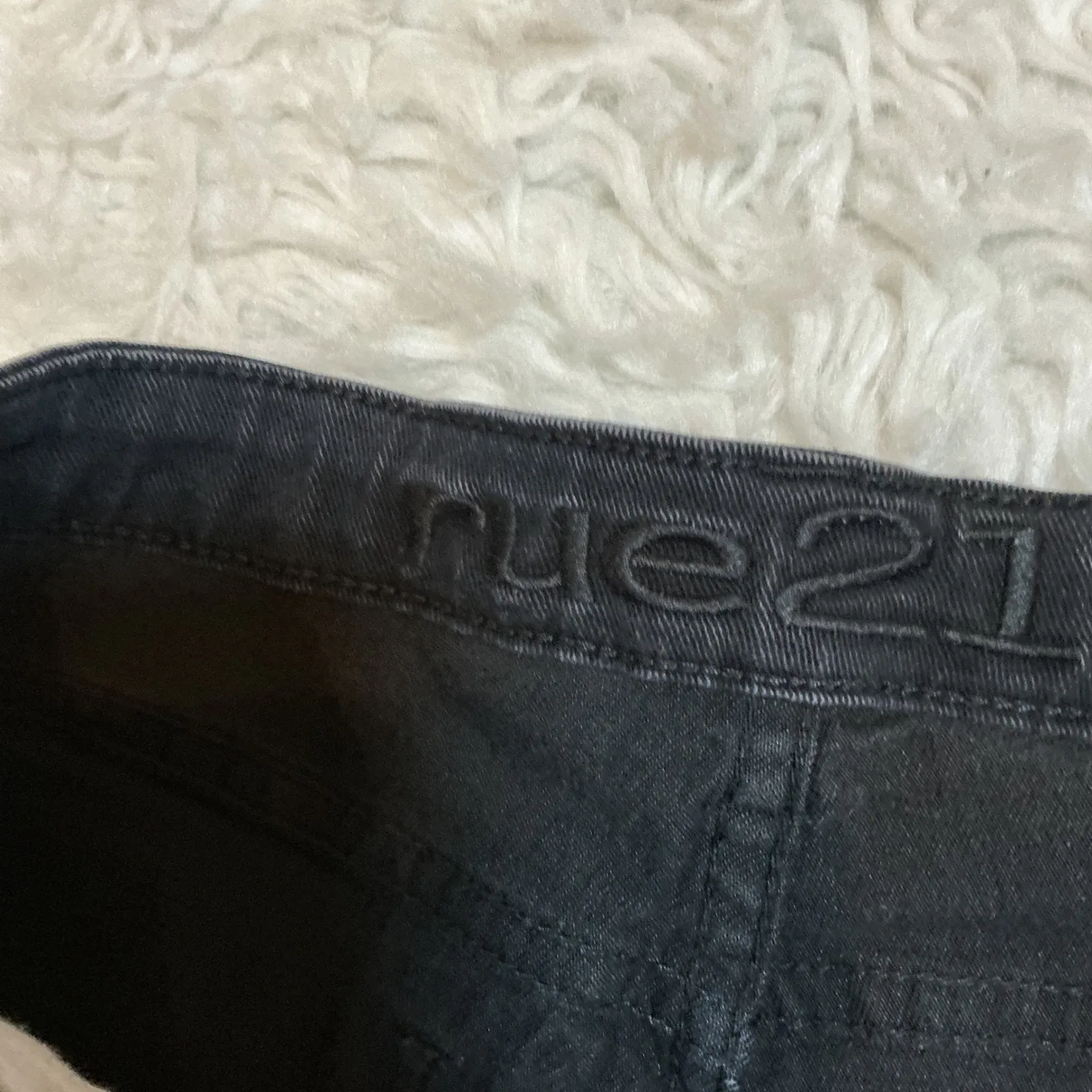 Rue 21 Black Denim Cutoff Shorts Sequin Embellished Distressed Frayed Size 5 6 - Image 3