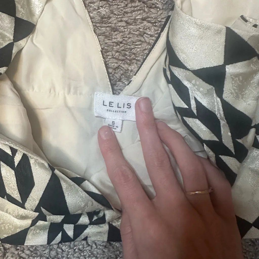 Le Lis Black and Cream Geometric Crop Top - Image 3