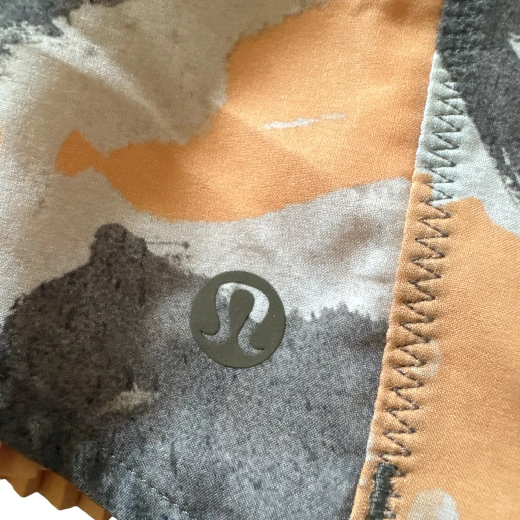 VTG Lululemon Pleat To Street Shorts - Image 3