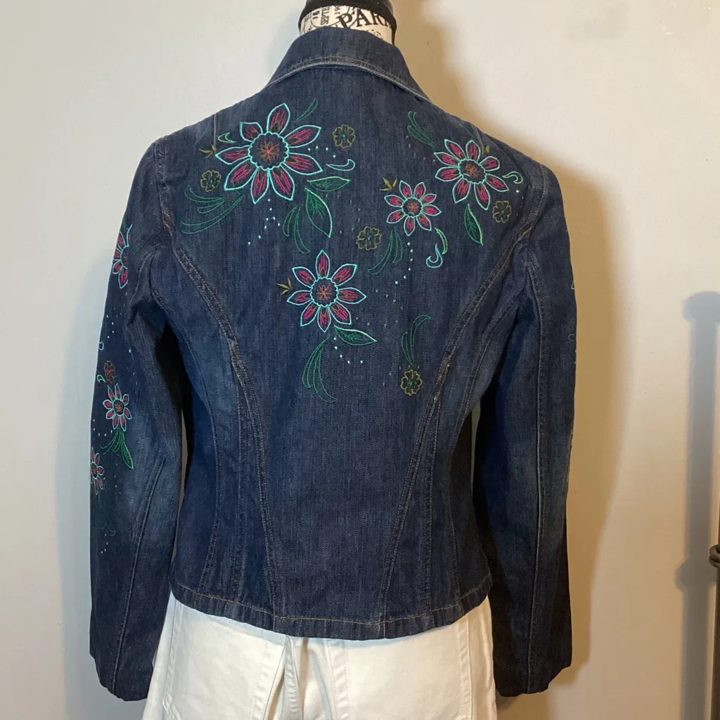 EMBROIDERED CROPPED BUTTON UP DENIM JACKET by BANDOLINO Size 8 - Image 4