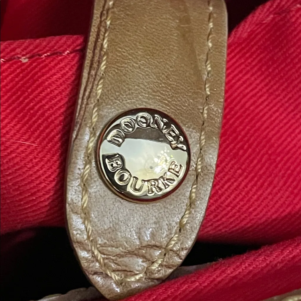 Dooney & Bourke Vintage Tan Croc Embossed Leather Shoulder Tote Bag 13x16 - Image 9