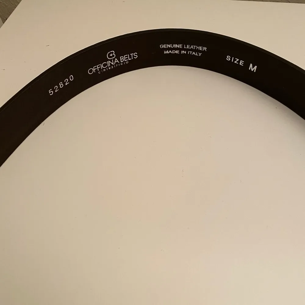 Dark Brown Leather Crocodile Embossed Western Belt Silver Hardware Size Medium - Image 2