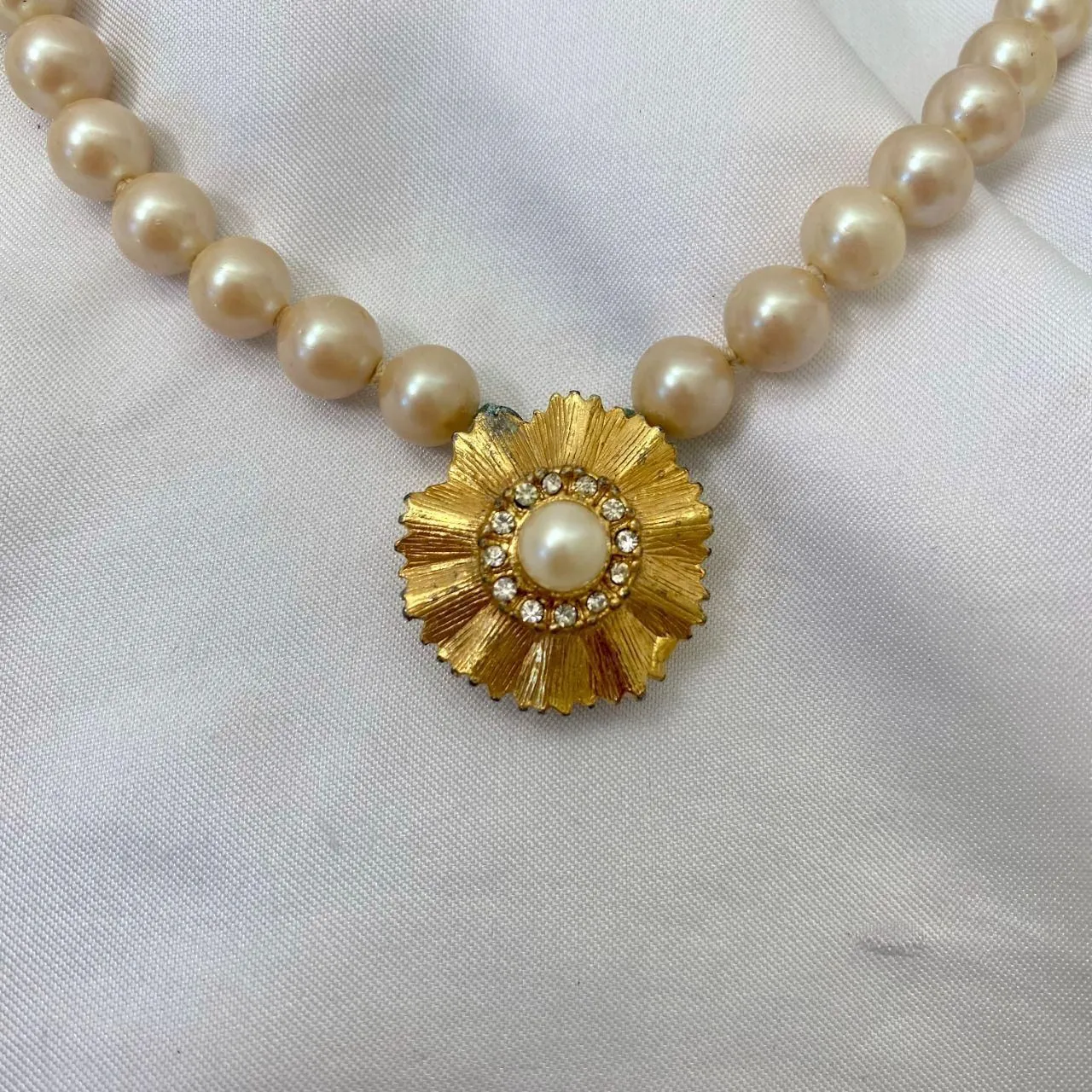 Vintage Glam Celestial Whimsical Gold Medallion Choker Faux Pearl Necklace - Image 2