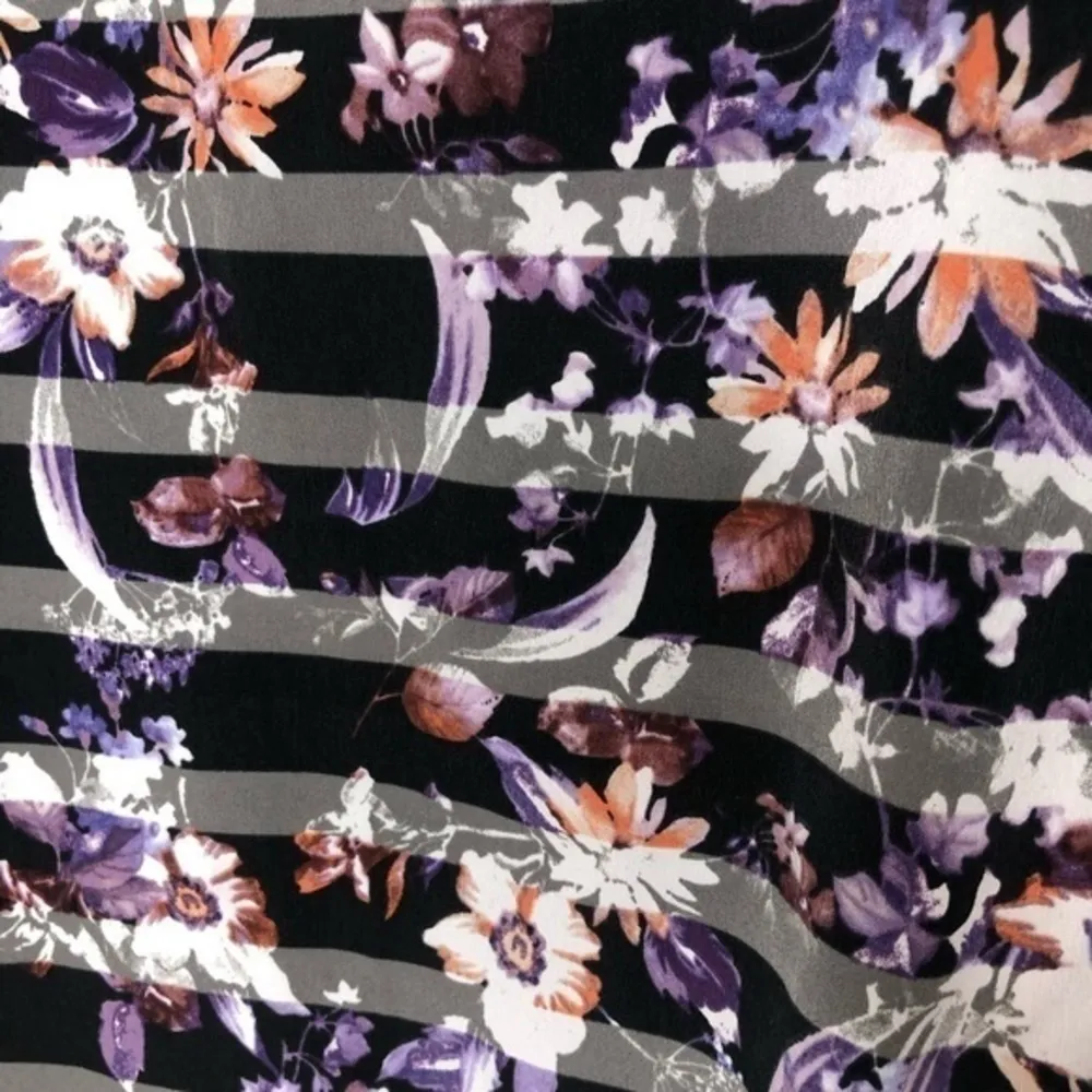 Skies are blue stripes floral short sleeve top - Image 2