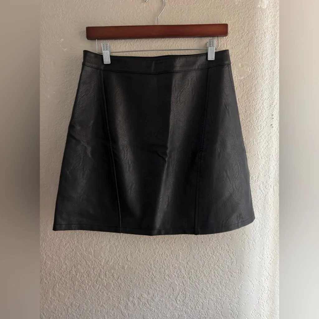 Zara M Black Faux Leather Mini Skirt Moto Style Zipper Detail Classic Essential - Image 5