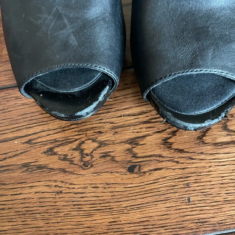 BCBG BLACK OPEN TOE HIGH HEEL BOOTIES 7.5 B - Image 6