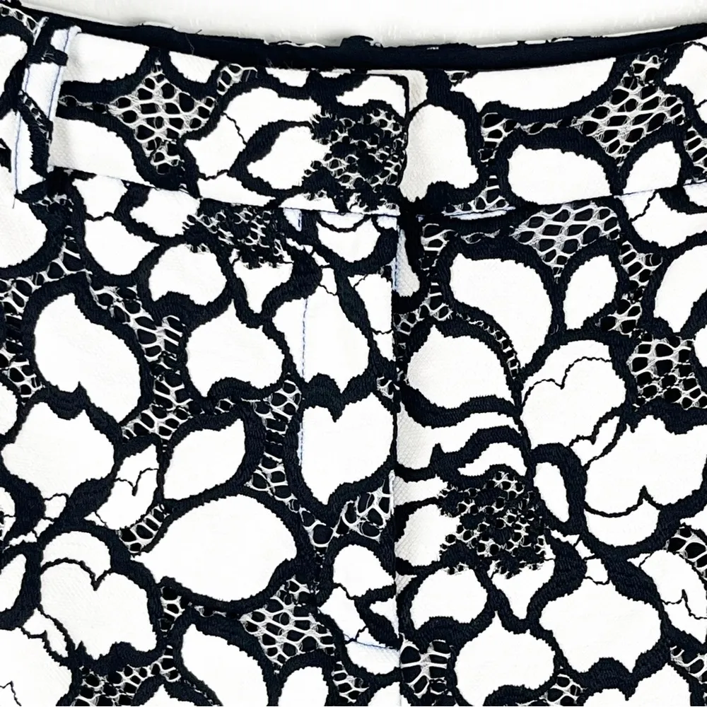 DIANE vonFURSTERBERG Napoli Black White Floral Embroidered Lined Shorts Size 6 - Image 11