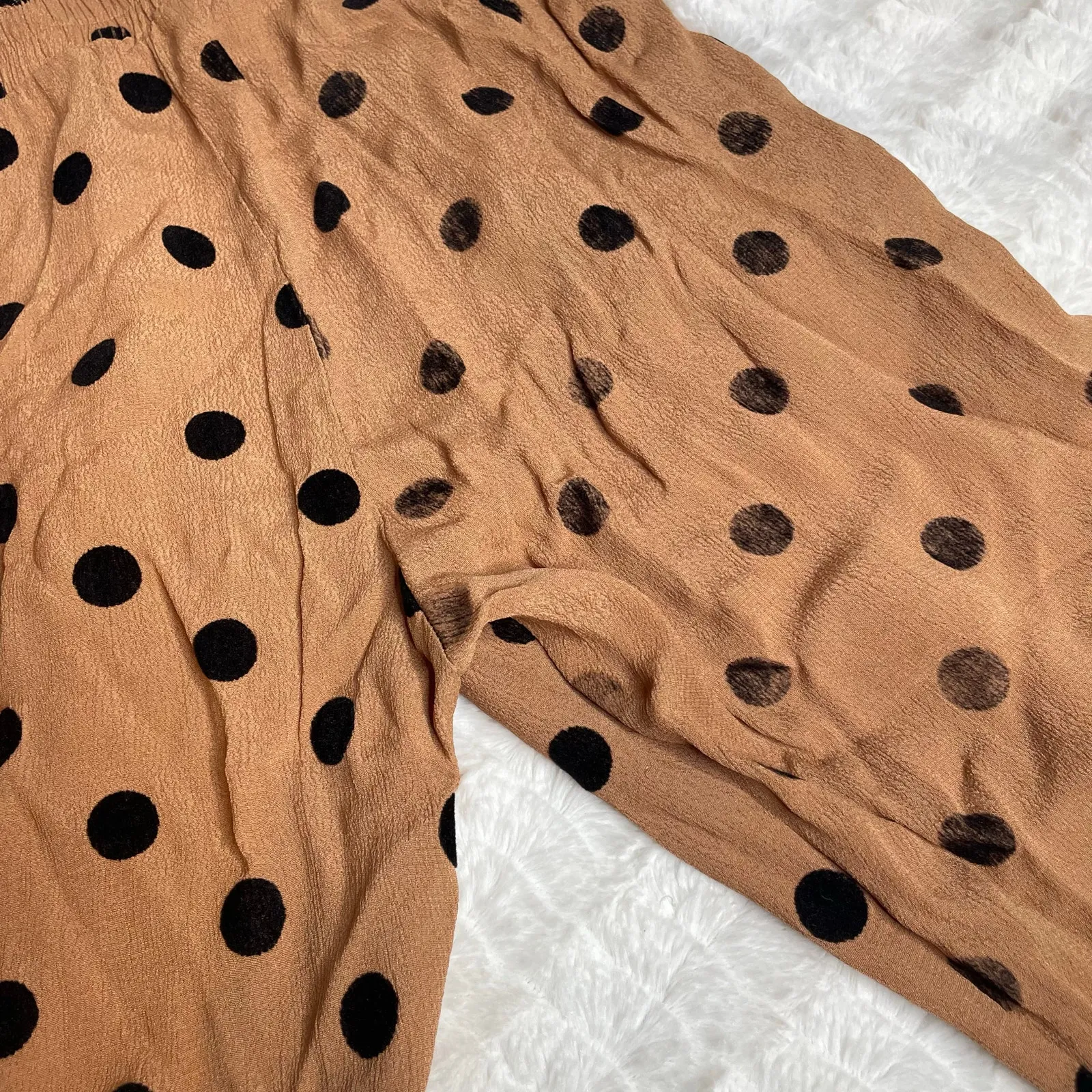 BEACH RIOT Avery Tan Velvet Polka Dot Pant Pull On Medium Elastic Waist Cropped - Image 8