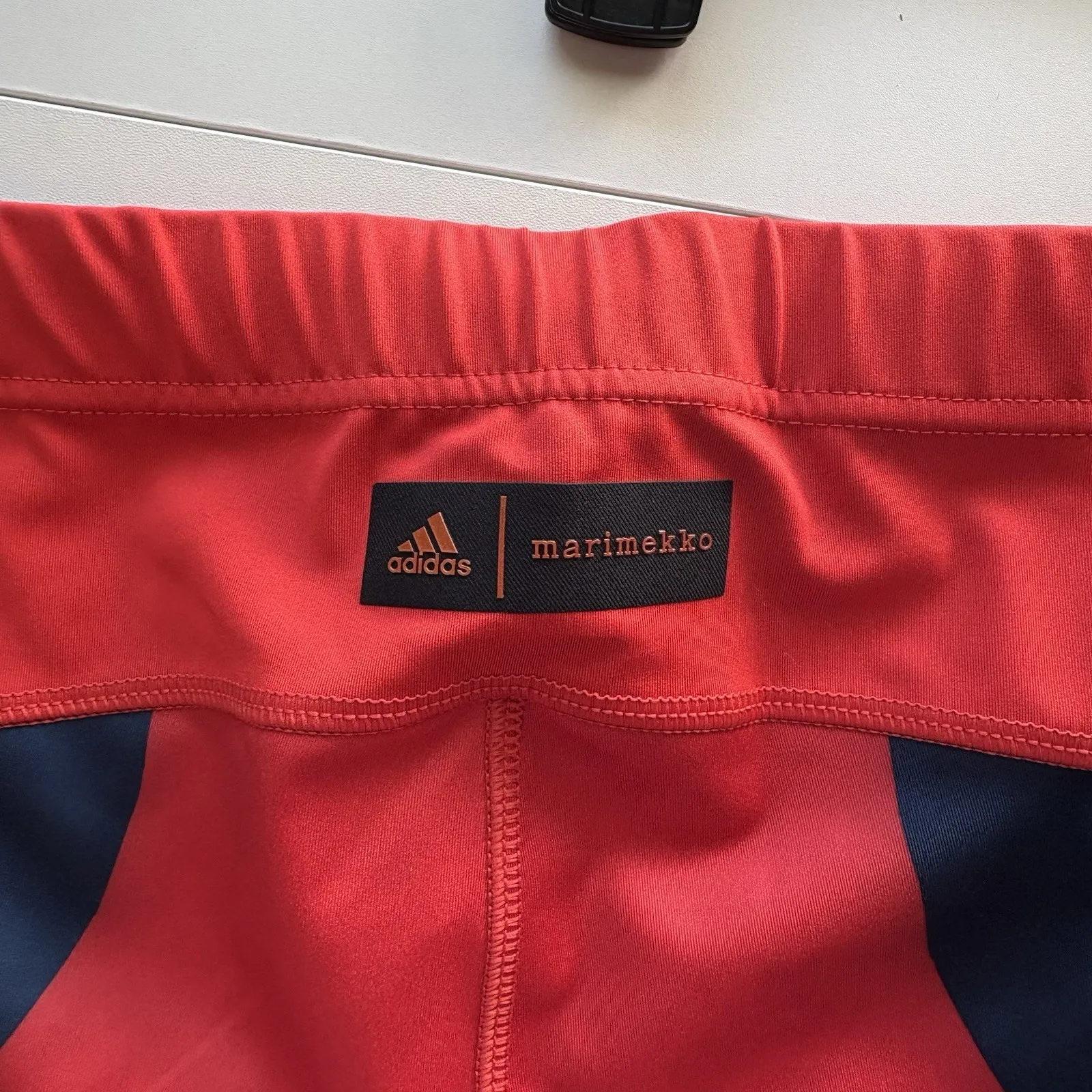 Adidas Originals‎ Women's  Size Medium Marimekko Run Icons Bike Shorts Red New - Image 4