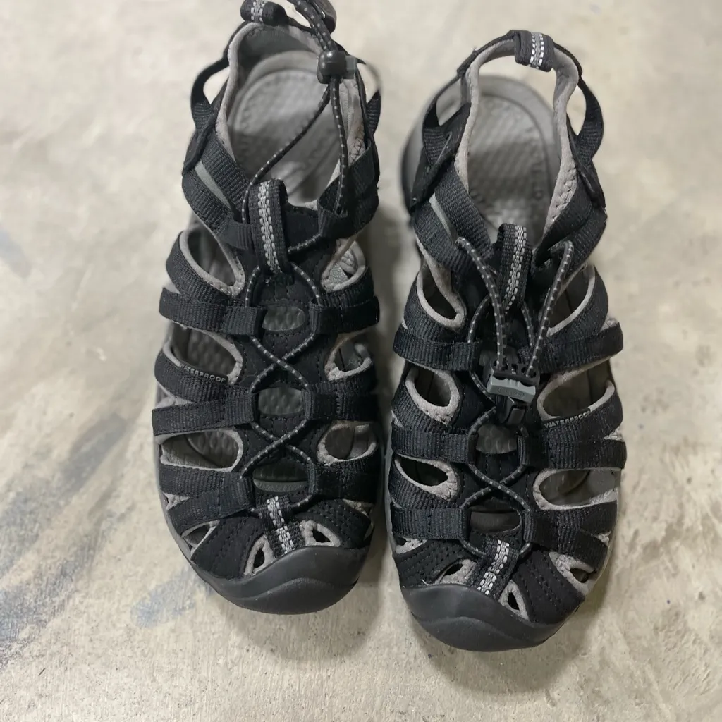 KEEN Womens Hiking Sandals Waterproof Enclosed toe size 6 Youth Outdoor - Image 3