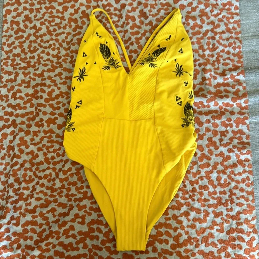 Hurley quick dry ribbed embroidered one piece swimsuit yellow embroidered cheeky - Image 5