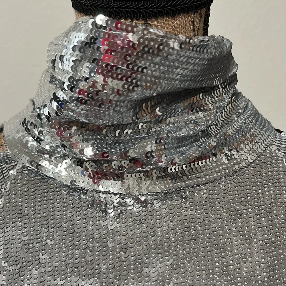 I•N•C International Concepts cold shoulder top silver sequins. Size M NWT - Image 4