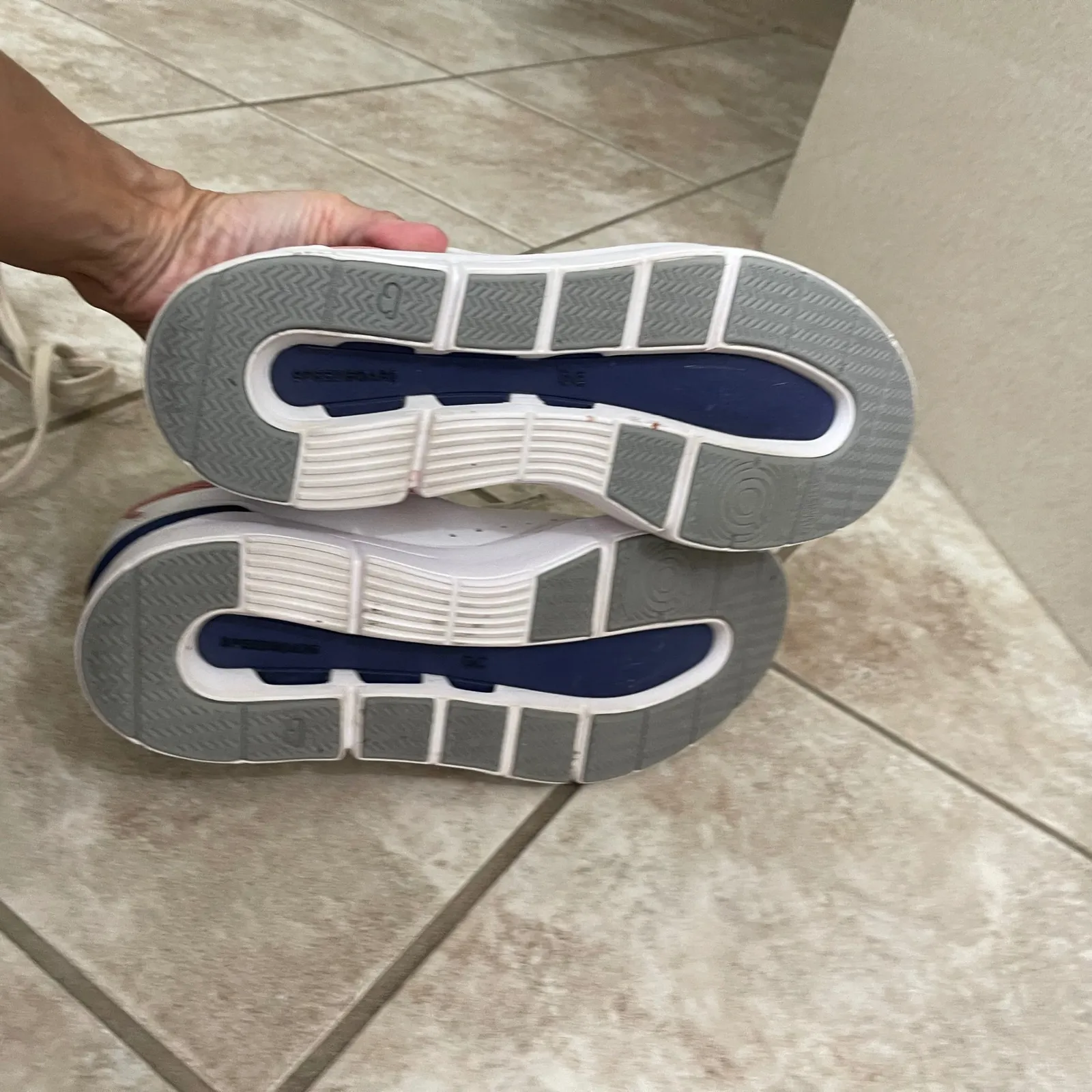 On Roger on cloud Sz 9 Advantage Tennis Shoes Sneakers White Rose CloudTec Women - Image 10