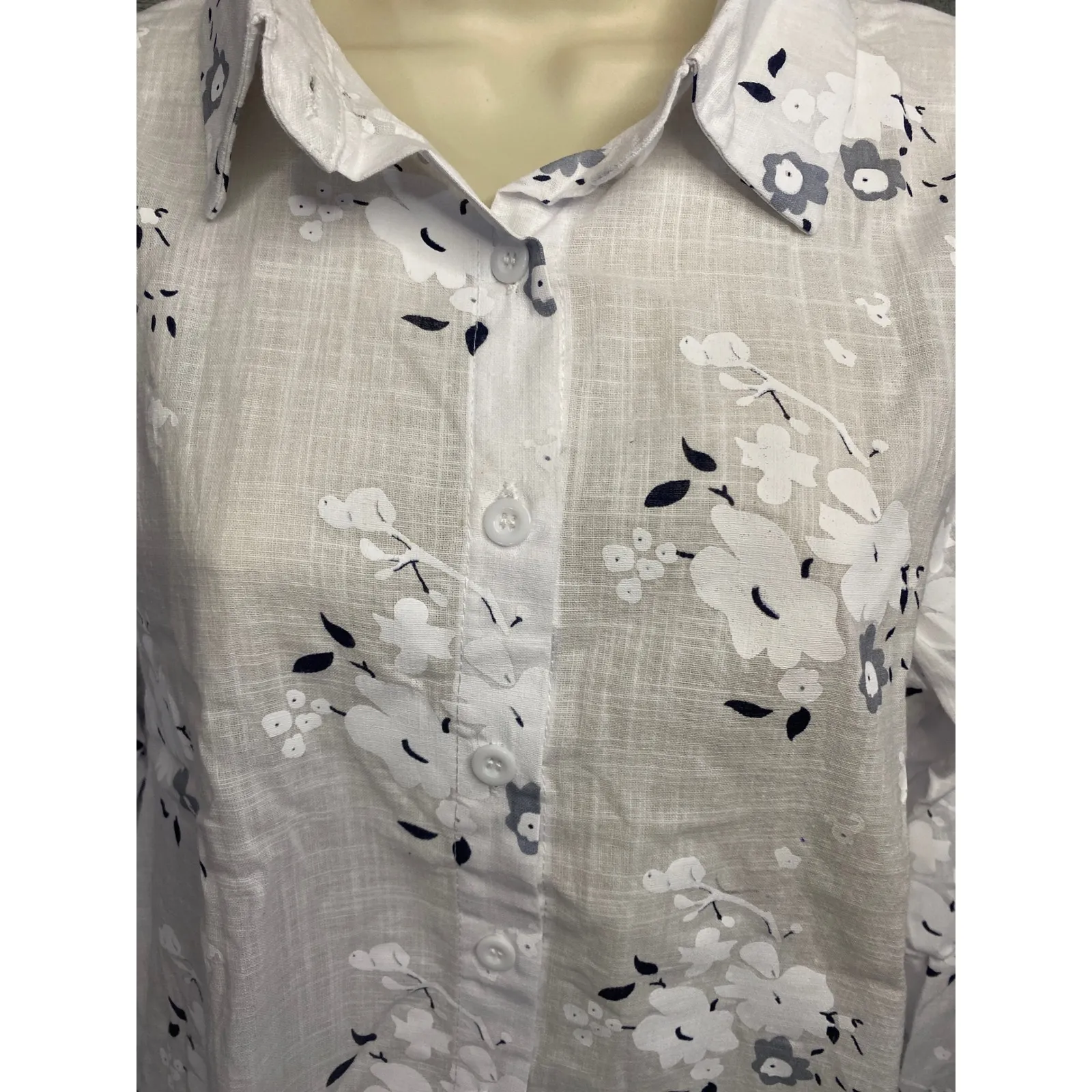 Womens Button Up Shirt Floral Print Long Sleeve Collared Casual Top Size M White Size M - Image 2