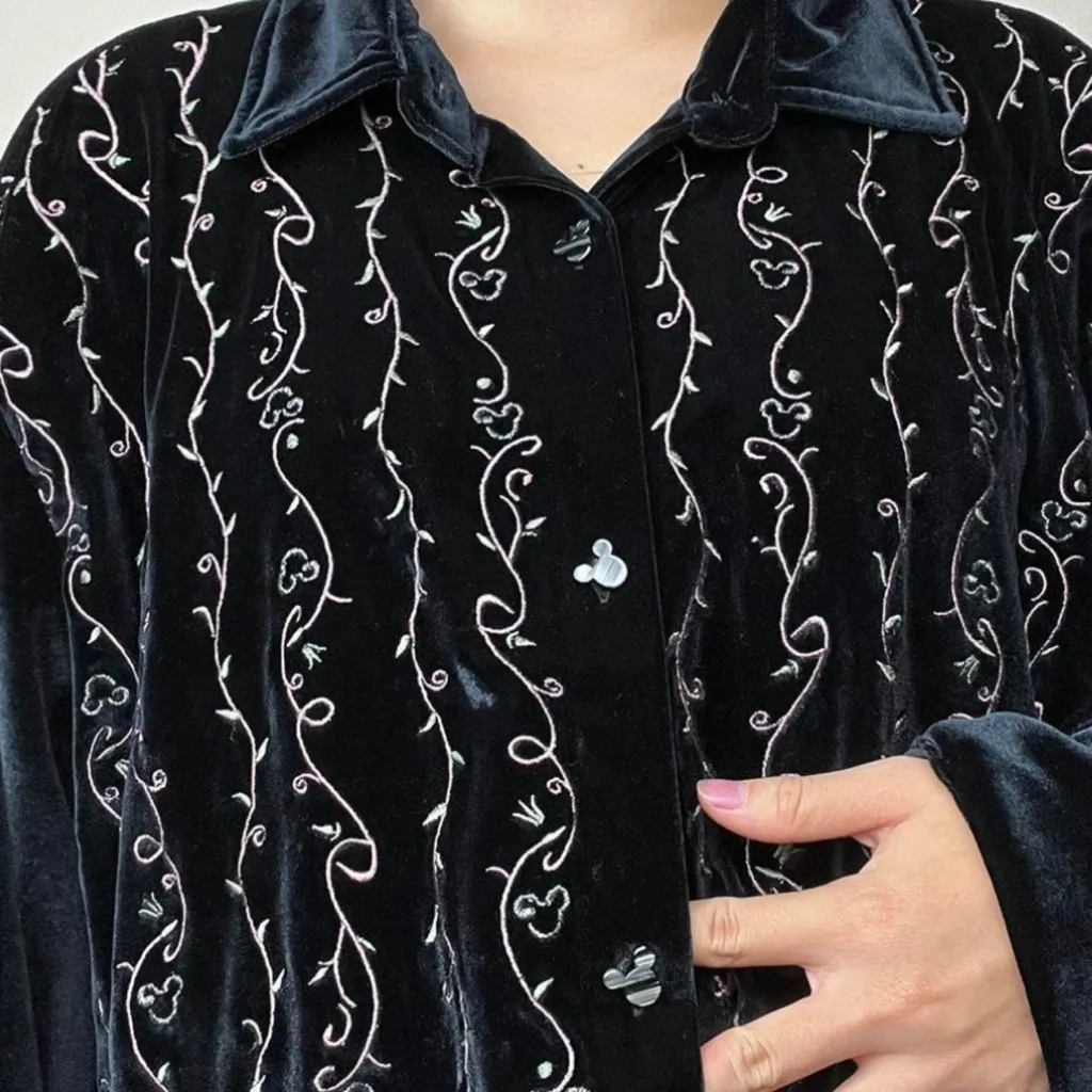 The Disney Store Black Velvet Mickey Mouse Floral Vine Button Up Shirt‎ Size S - Image 10