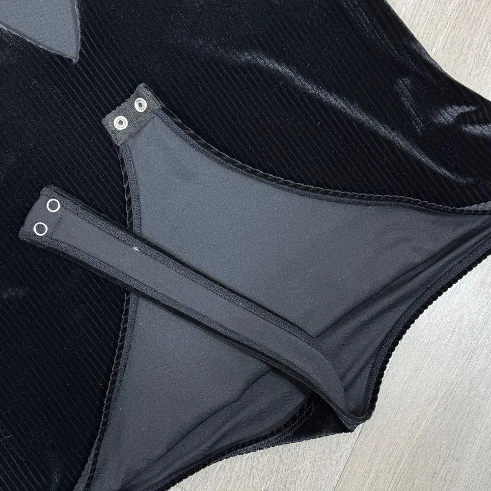 Good American All Day Ribbed Velvet Deep V Neck Bodysuit Black 4 XL - Image 11