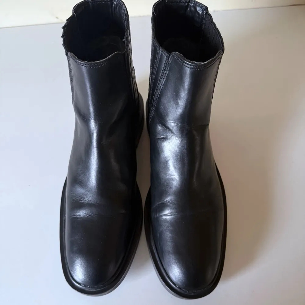 Zara Chelsea Boots Black Leather Pull On Flat Size 6 - Image 4