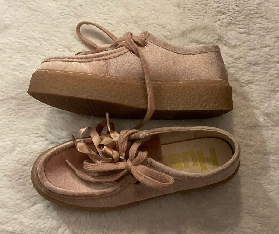 Hush Puppies Women's Cream and
Pink Loafers
SZ. 8 - Image 4