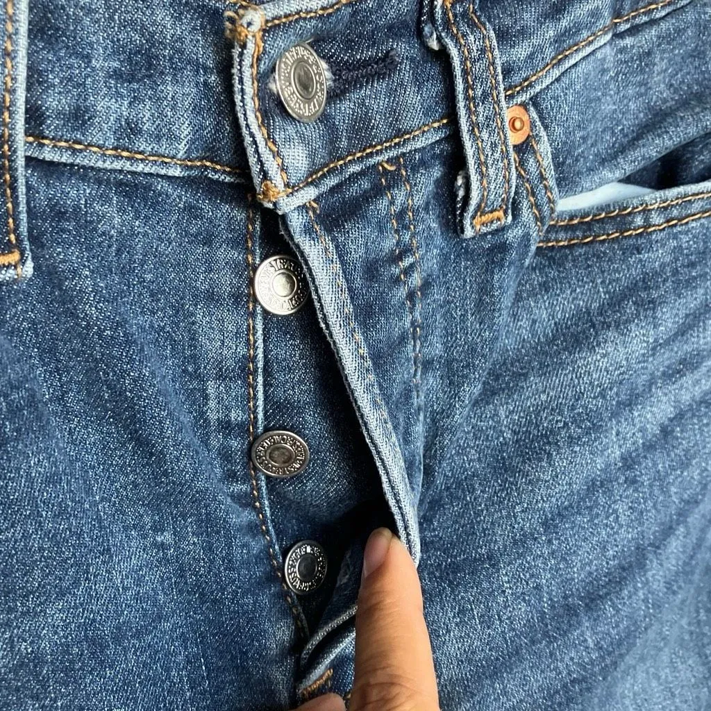 Levi’s wedgie skinny medium wash non ripped raw hem crop jeans size 27 #756 - Image 4