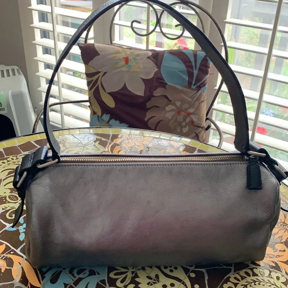 Sundance  METALLIC GOLD TONE LEATHER SHOULDER BAG. O/S - Image 4