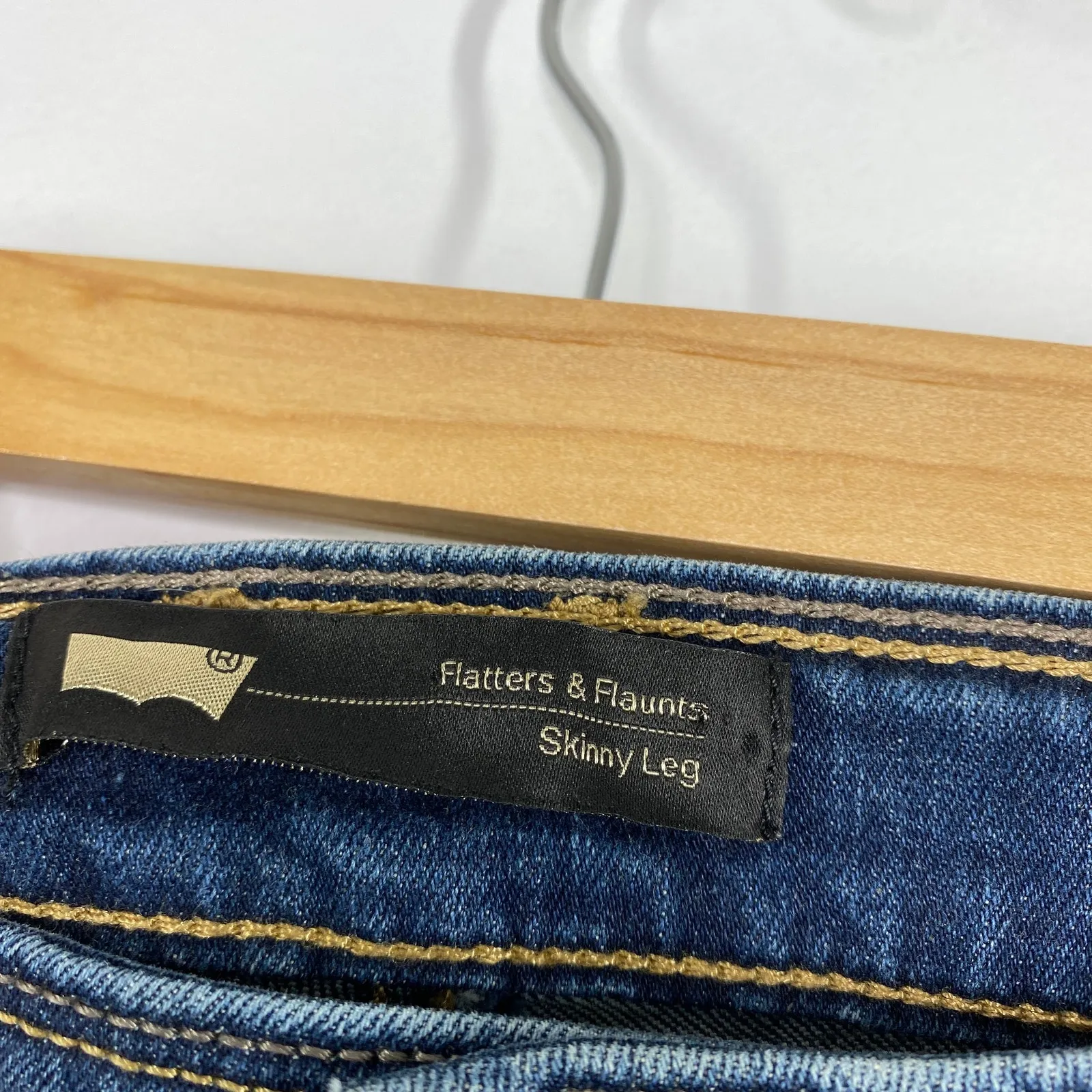 Levi's Flatters & Flaunts Skinny Leg Dark Wash Blue Jeans Womens Size 14 32 x 32 - Image 7