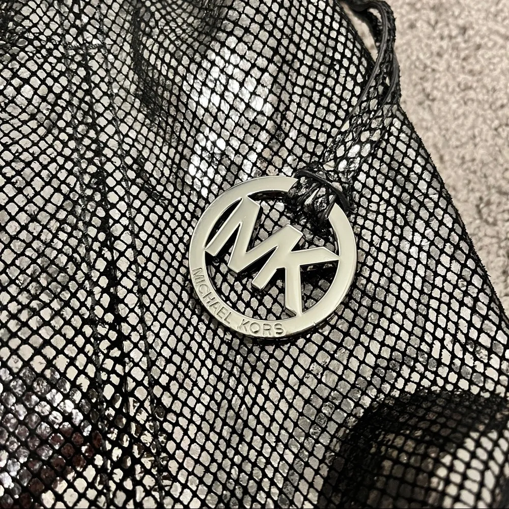 Michael Kors Silver Shiny Shoulder Bag Purse - Image 4