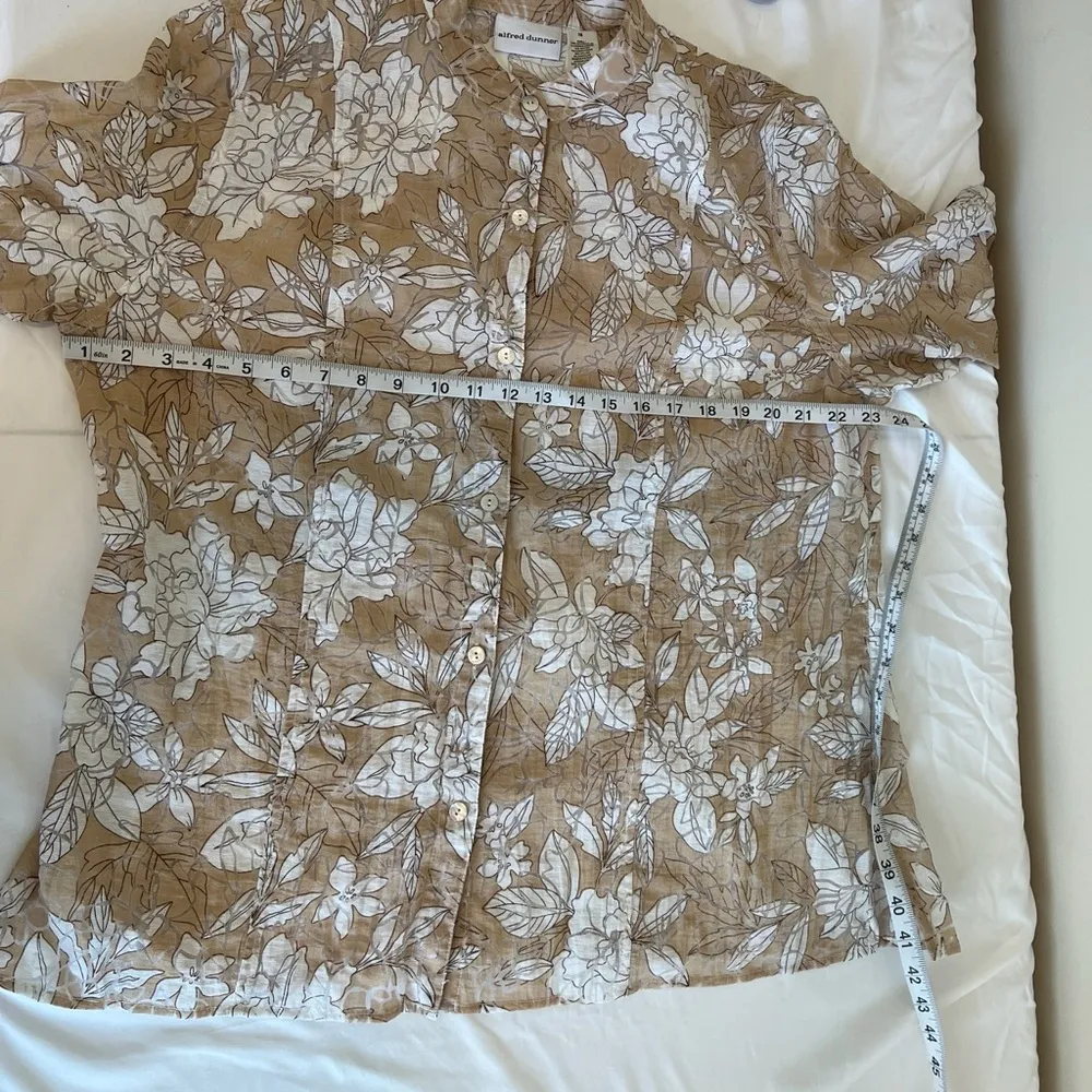 Alfred Dunner White and Tan Mandarin Collar Button Down Shirt - Image 4