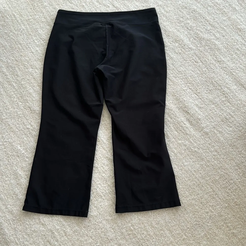 dry fit stretchy Capri yoga type pants size large - Image 3