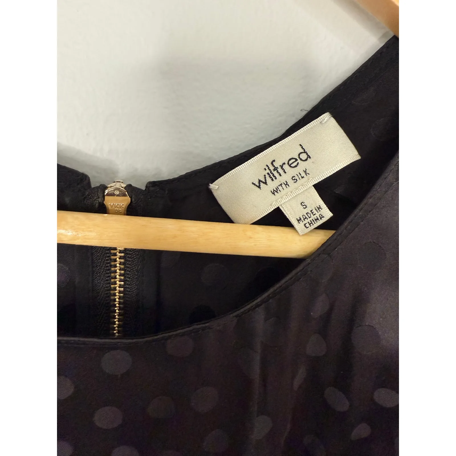 Aritzia Wilfred Silk Black Polka Dot High Low Back Zip Dressy Tank Blouse size S - Image 2