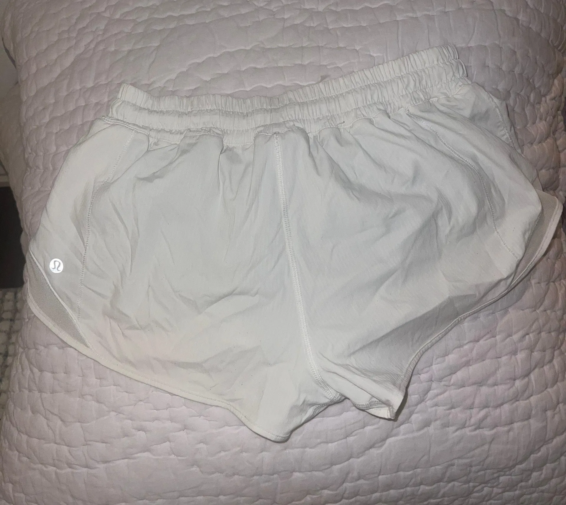 Lululemon White Hotty Hot 2.5” Shorts - Image 2