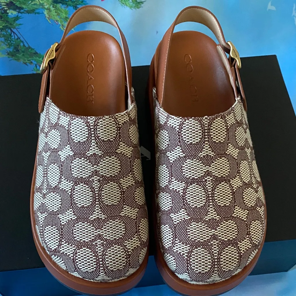 NWT COACH
Women's Sculpted C Signature Jacquard
Logo Platform Clogs - Image 7