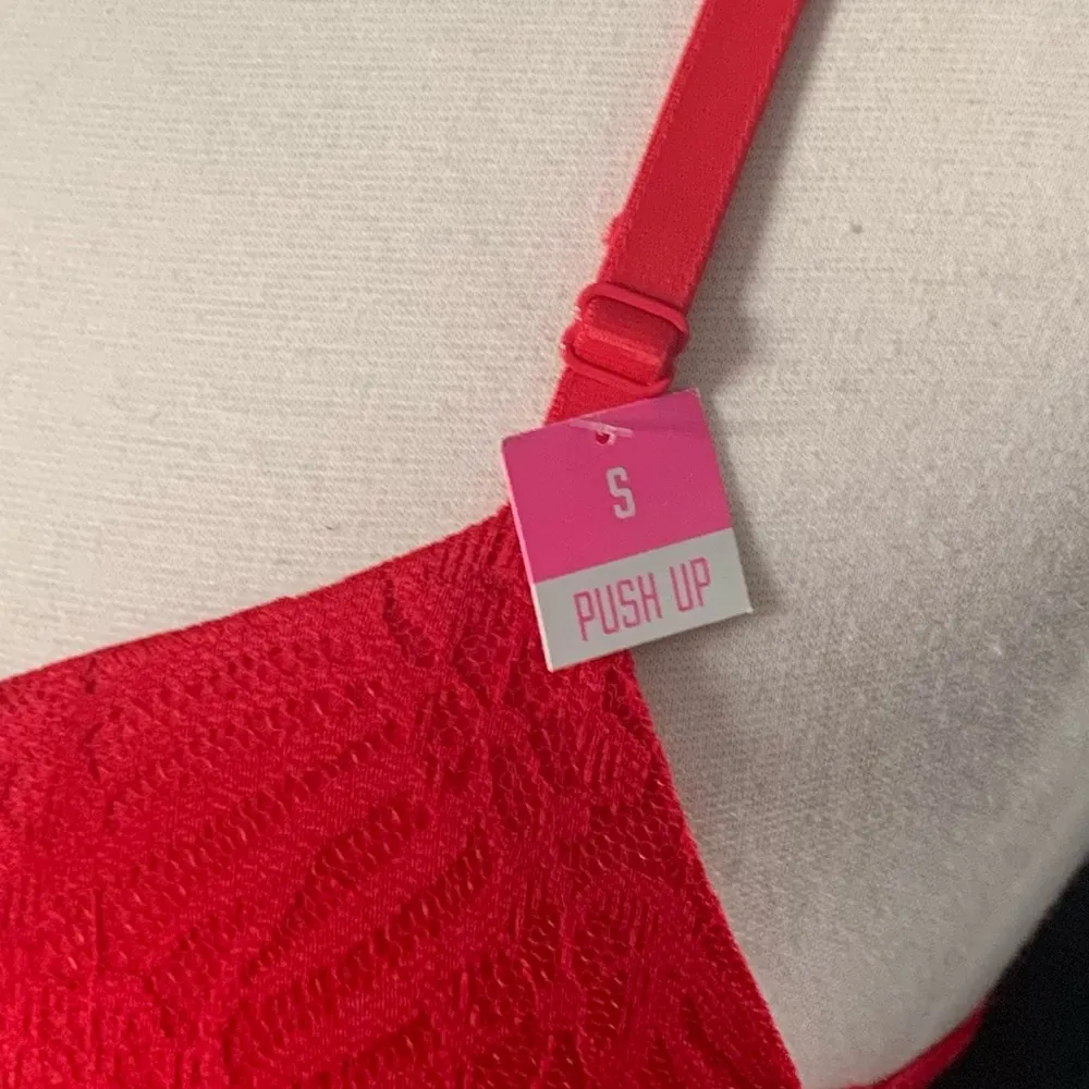 Victoria’s Secret PINK Wireless Red Push up Bra - Image 7