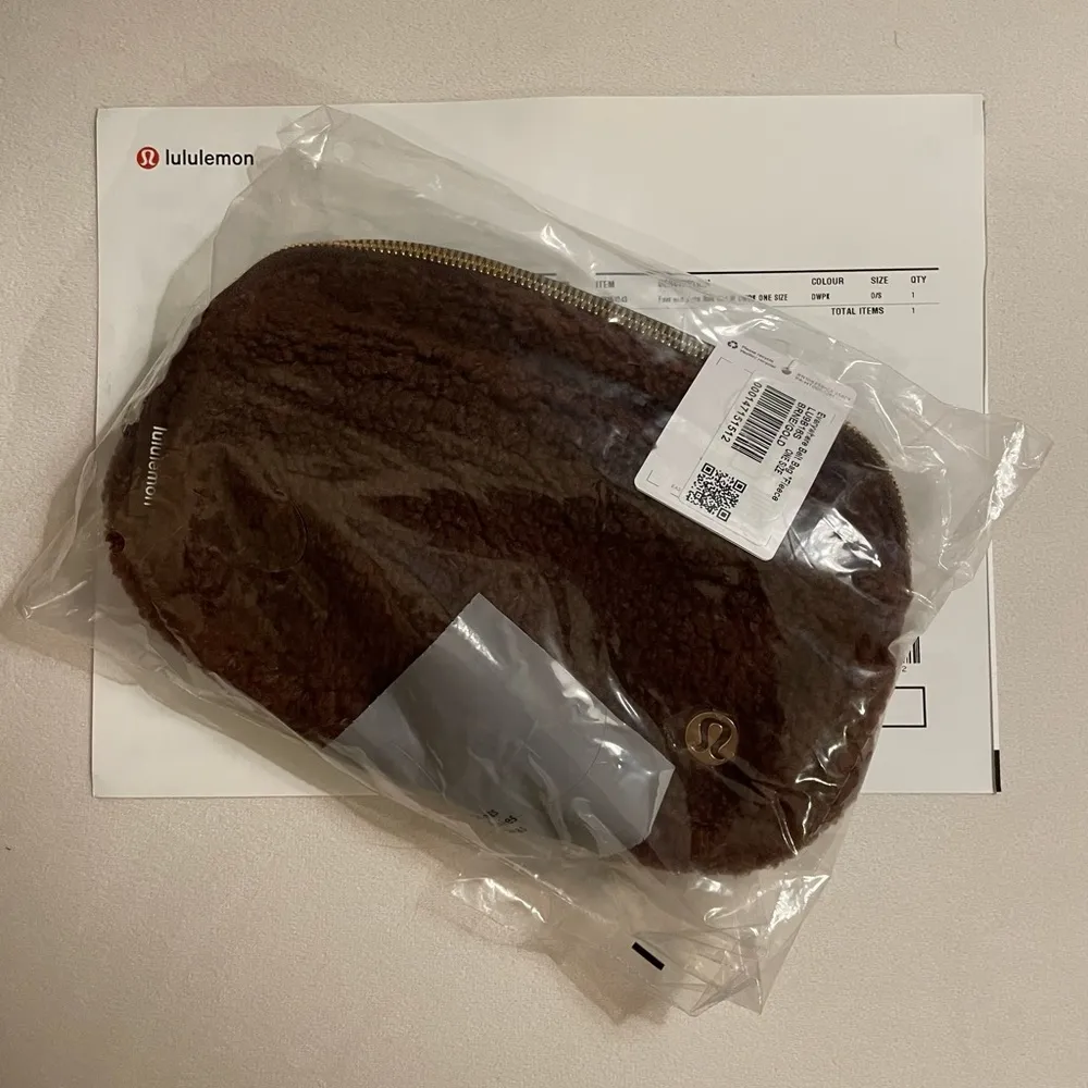 NWT Lululemon Fleece Everywhere Belt Bag 1L Brown With Gold Hardware - Image 3