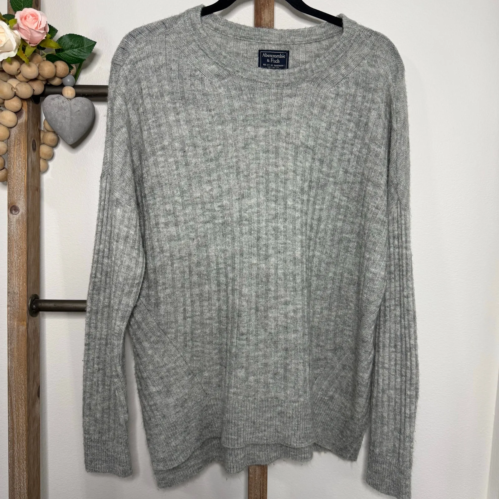 Abercrombie and Fitch Gray Long Sleeve Oversized‎ Sweater Size Small - Image 3