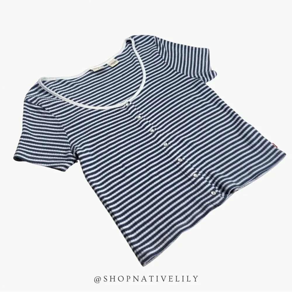 Levi's Women's Short Sleeve Britt Snap Front Ribbed Top Sz Medium, Green - Image 3