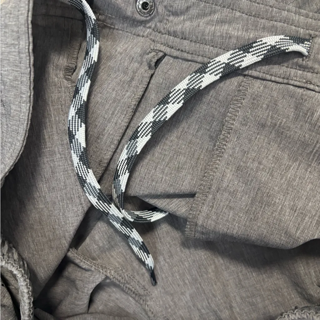 AFTCO Women's Athletic Gray Shorts Size 6 - Image 3