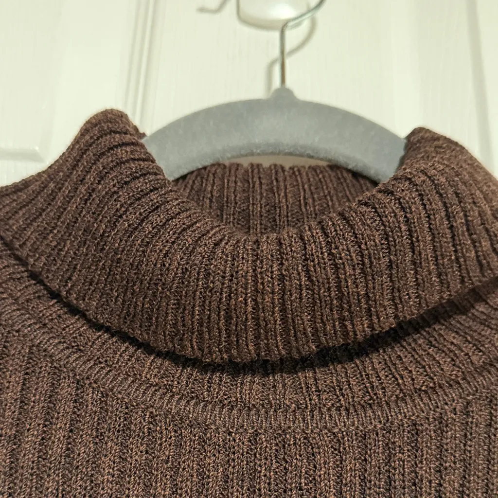 Chic Dark Brown Turtleneck Sweater Size L - Image 2