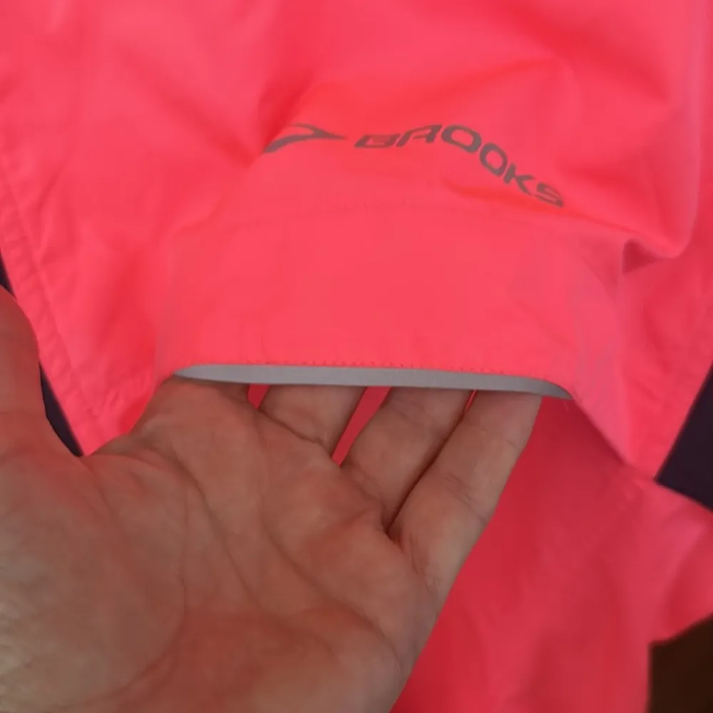 Brooks Nightlife Essential Run Vest II, Size M - Image 6