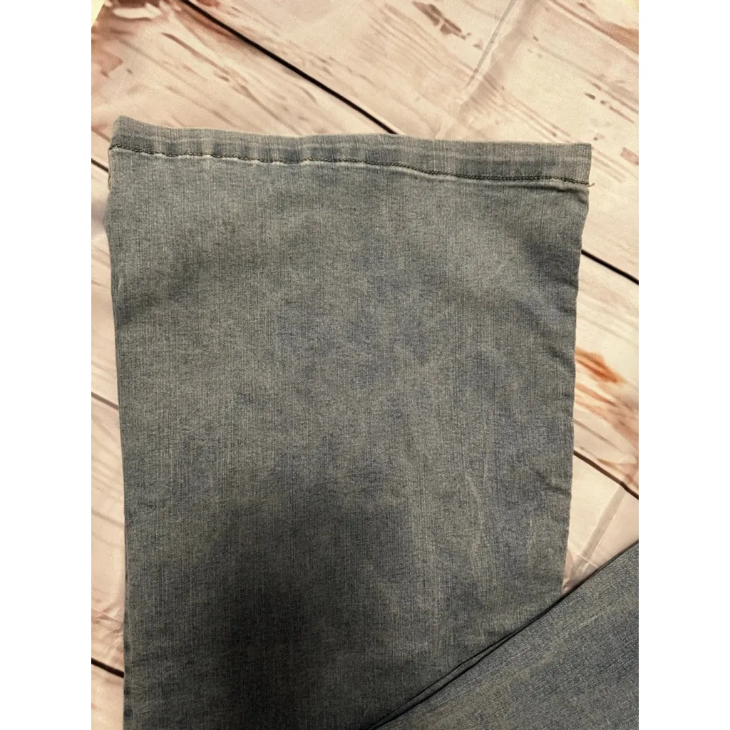 Women's Knox Rose Light Blue Pull-On Flare Jeans Size 22 - Image 4