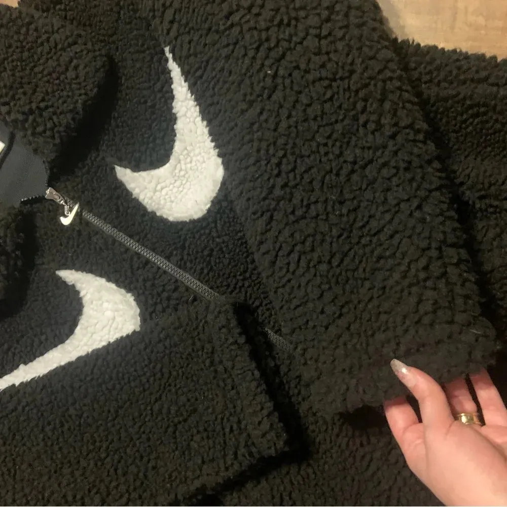 Nike Sherpa jacket logo athletic winter Holifay black & white check jacket xs - Image 6