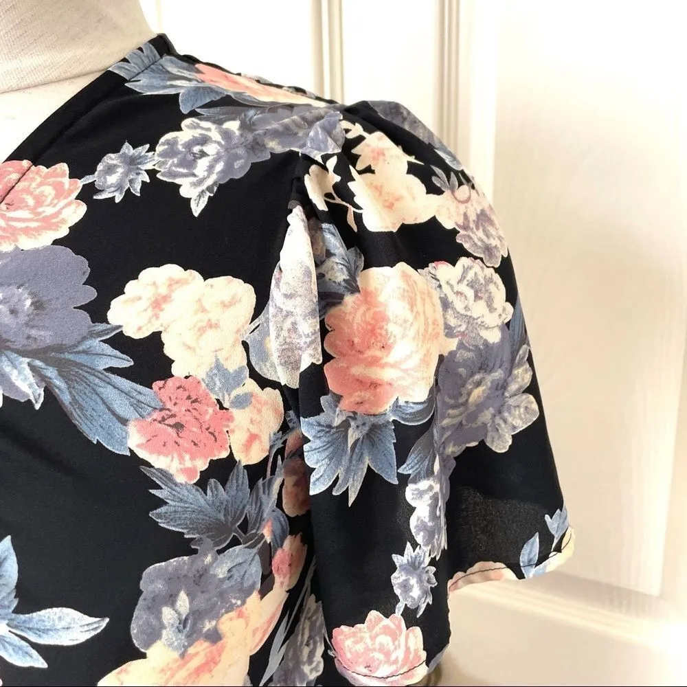 Kimichi Blue black floral tie front short sleeved top - Image 6