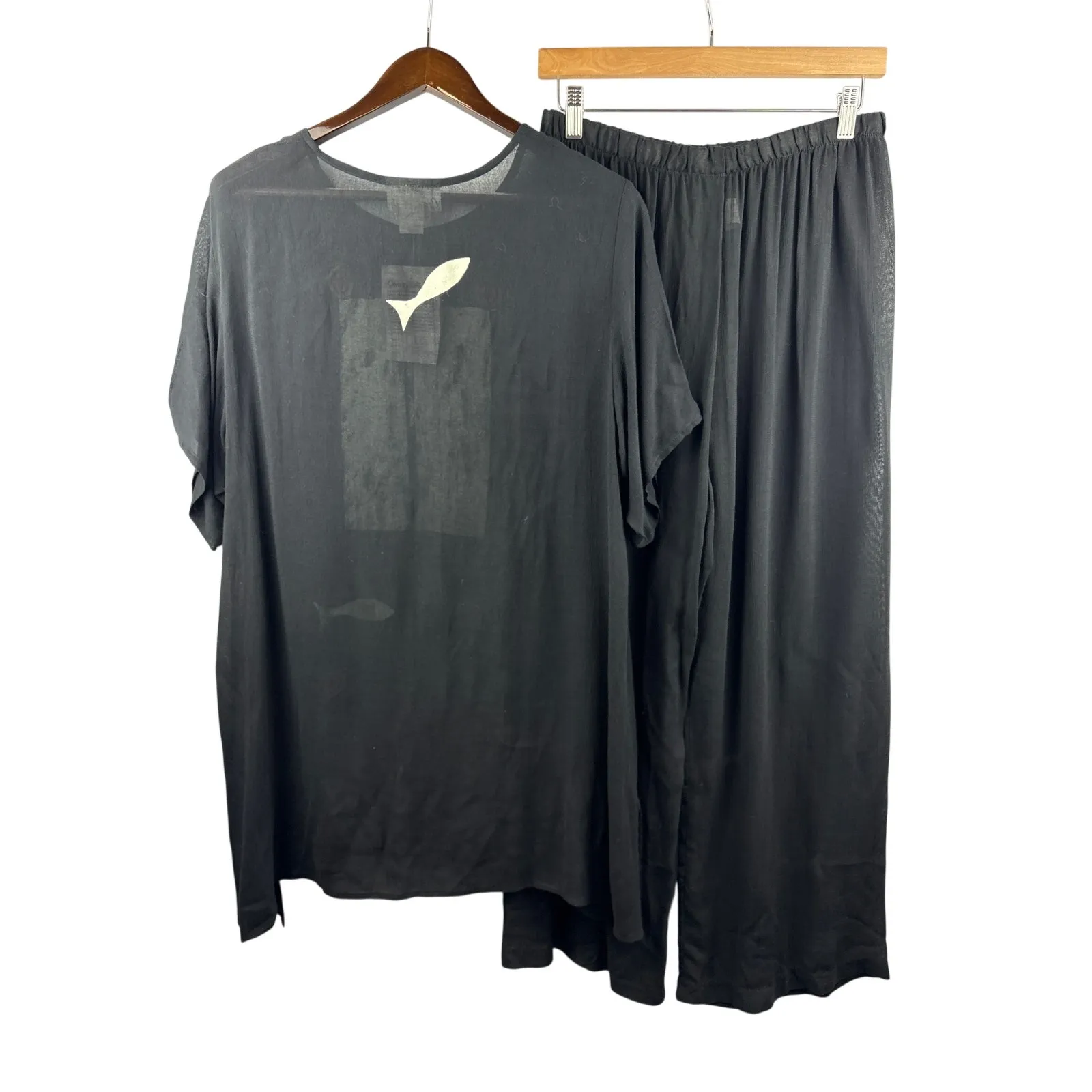 Women’s Crazy Fish XL Black w/ Fish Pattern Short Sleeve Blouse & Pant Set - Image 3