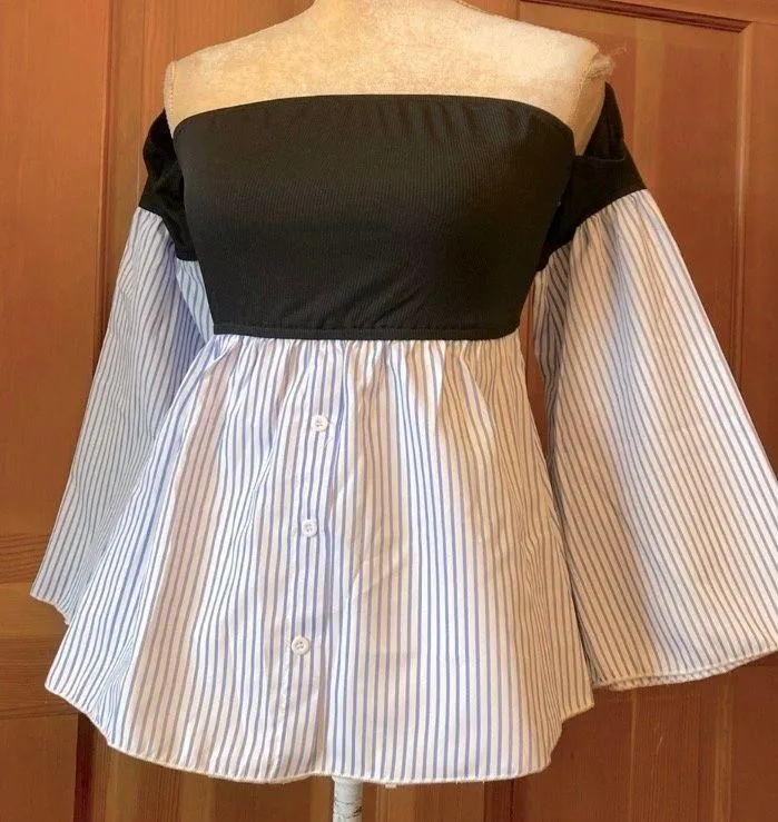 NWT,  Women’s Off Shoulder Bell Sleeved Colorblock Top. - Image 3