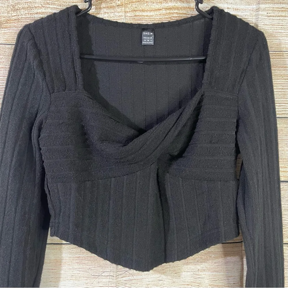 ribbed knit twist front sweetheart neck soft top women Size Medium - Image 5