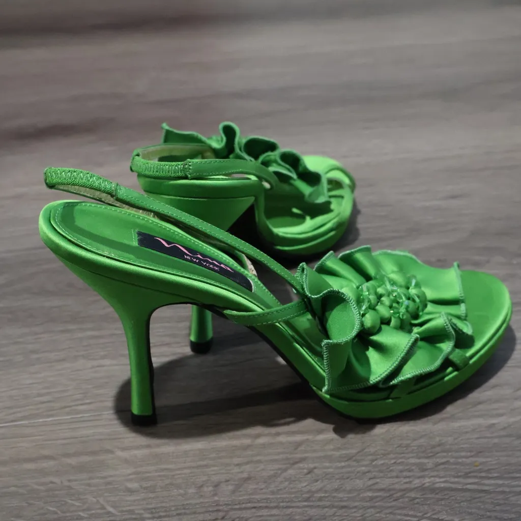 Nina Emerald Green Satin Heels Ruffle Strappy Slingback Evening Shoes size 8 1/2 - Image 8
