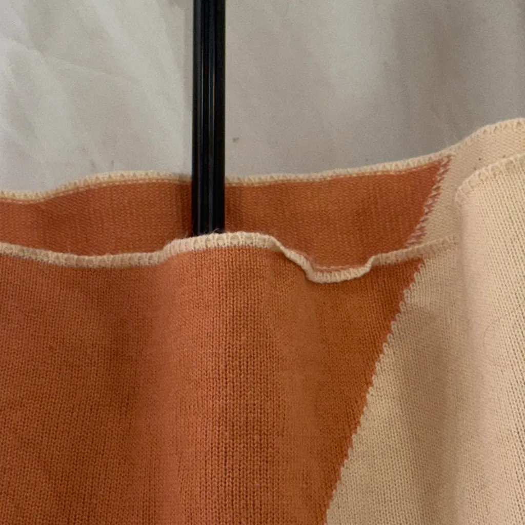 Love Beige and Orange Colorblock Cropped Long Sleeve Sweater Size Small - Image 3