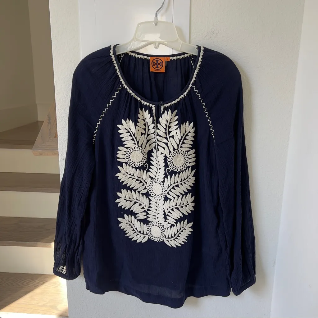 Tory Burch Kinsley Navy Blue Embroidered Tunic Top Blouse in Navy Blue and White - Image 2