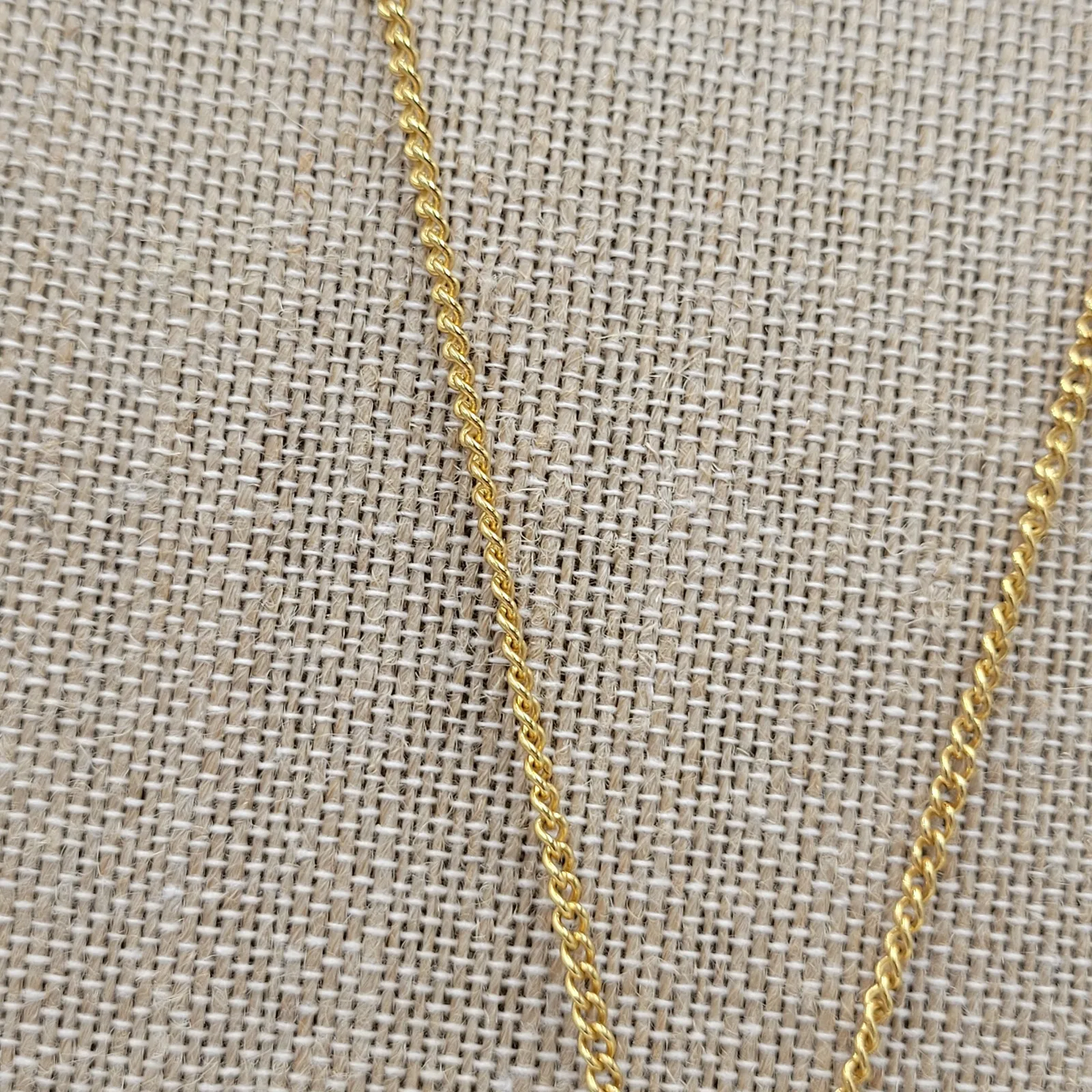 Yellow Daisy Flower Pendant Necklace‎ Gold Tone Chain Enamel Fashion Accessories - Image 3