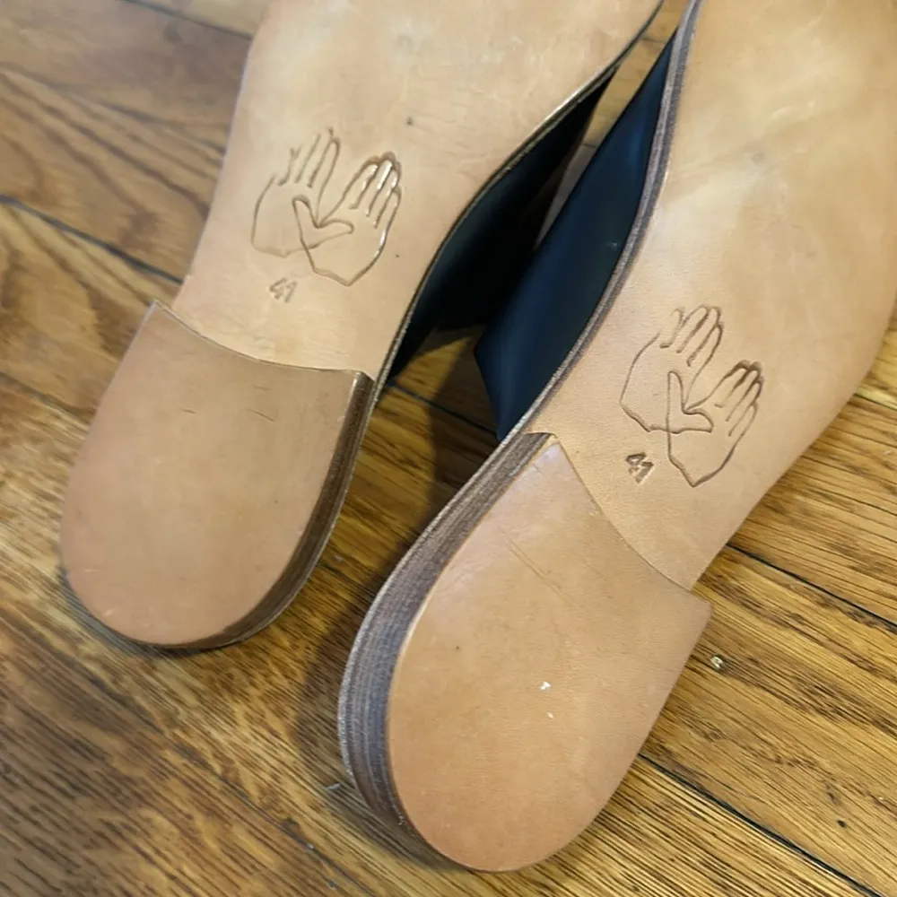 Osborn Design mule flat black leather shoes made in Guatemala rare loafer Size 10 - Image 3